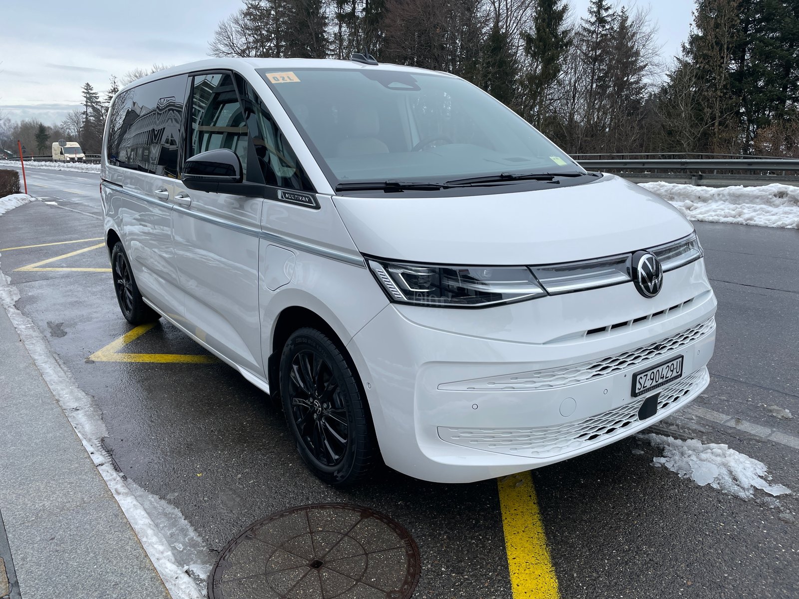 VW Multivan 1.5 eHybrid Style 4Motion DSG, Plug-in-Hybrid Petrol/Electric, New car, Automatic - 3