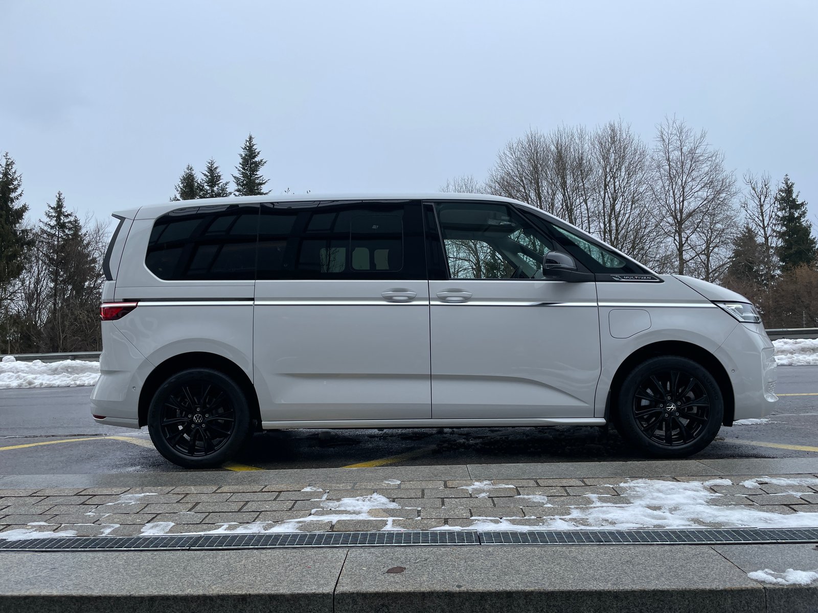 VW Multivan 1.5 eHybrid Style 4Motion DSG, Plug-in-Hybrid Petrol/Electric, New car, Automatic - 4