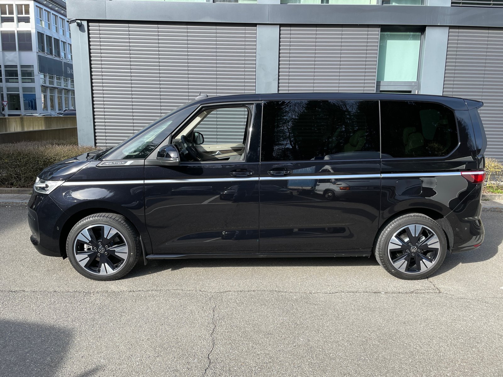 VW Multivan 1.4 eHybrid Style DSG - 6 Sitzer, Hybride Rechargeable Essence/Électricité, Voiture nouvelle, Automatique - 2