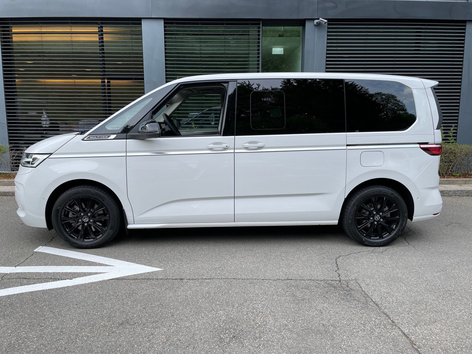 VW Multivan 1.5 eHybrid Style 4Motion DSG, Plug-in-Hybrid Benzina/Elettrica, Auto nuove, Automatico - 2