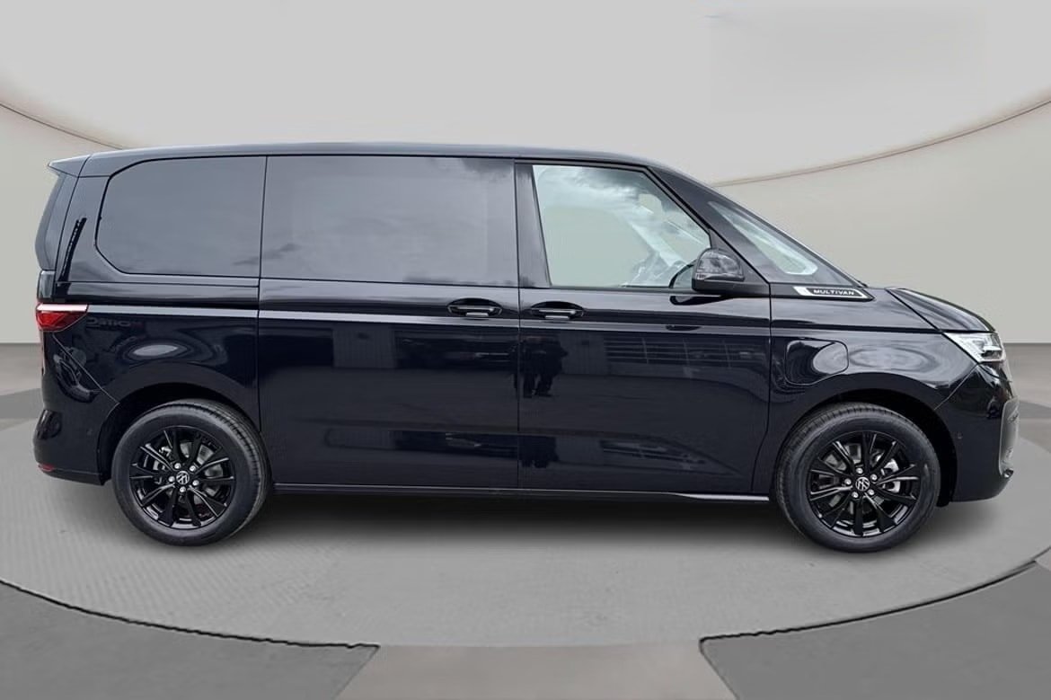 VW Multivan 1.5 eHybrid Life 4Motion DSG, Plug-in-Hybrid Petrol/Electric, New car, Automatic - 2