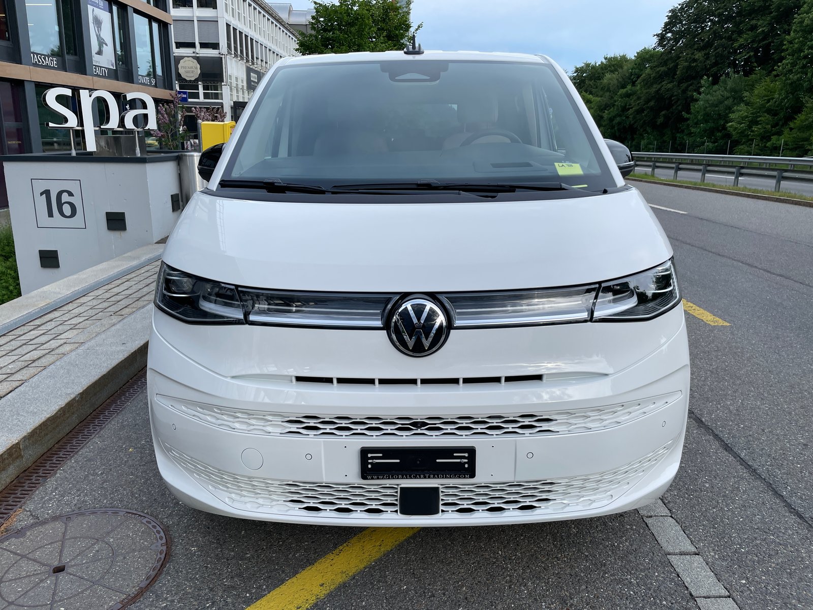 VW Multivan 1.5 eHybrid Style 4Motion DSG, Plug-in-Hybrid Petrol/Electric, New car, Automatic - 2