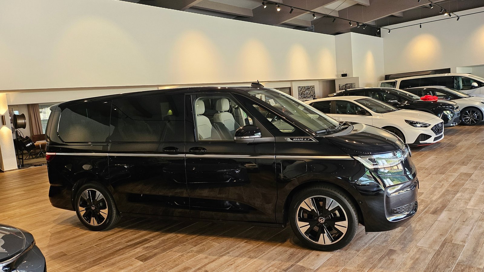 VW Multivan 1.5 eHybrid Style Lang 4Motion DSG NP. 106'000.-, Plug-in-Hybrid Benzin/Elektro, Neuwagen, Automatik - 7