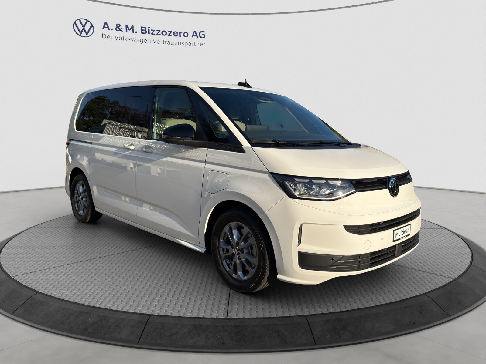 VW Multivan Trend Liberty kurz, Voll-Hybrid Benzin/Elektro, Neuwagen, Automatik - 7