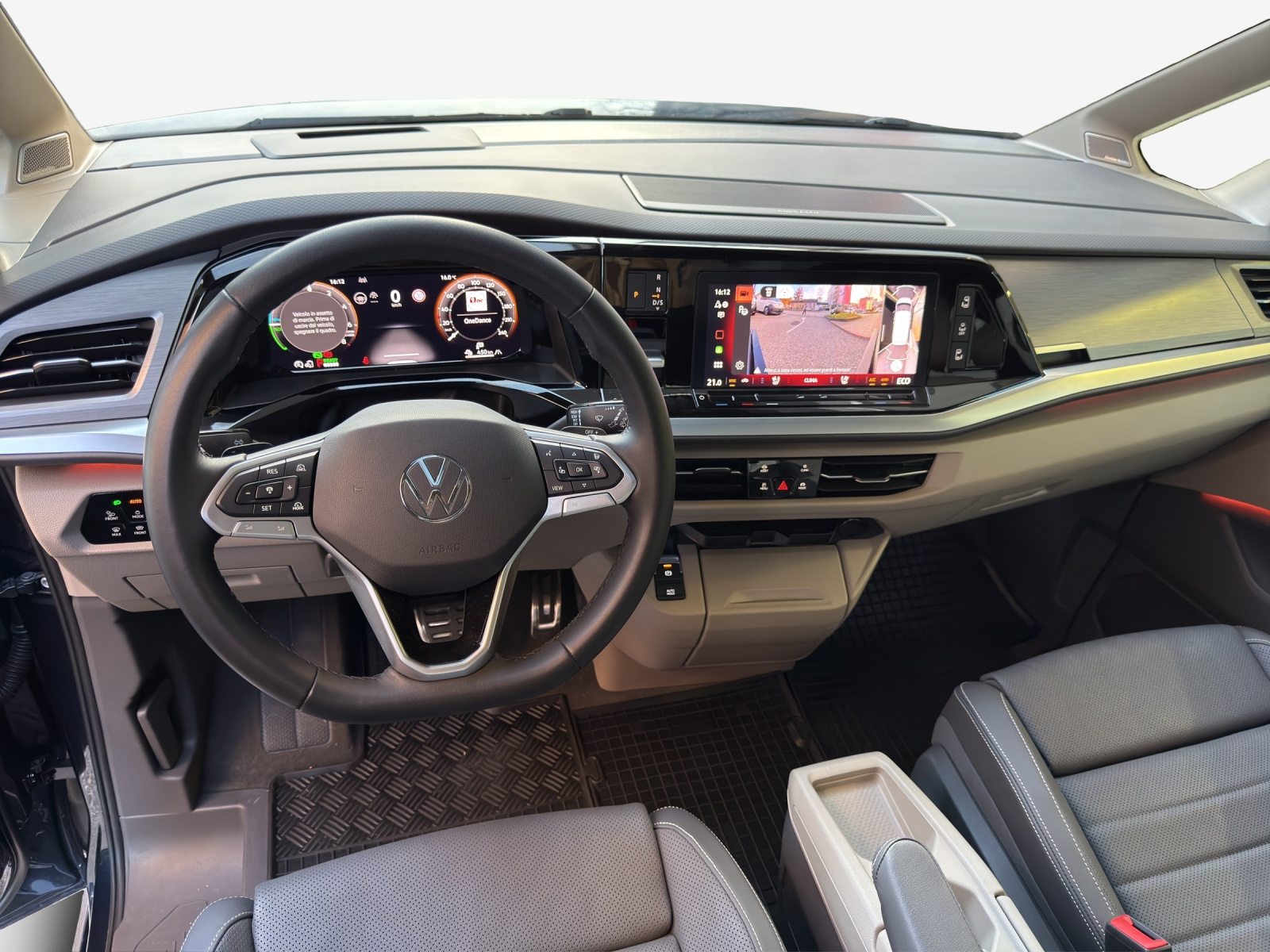 VW Multivan Style Liberty kurz, Voll-Hybrid Benzin/Elektro, Occasion / Gebraucht, Automatik - 7