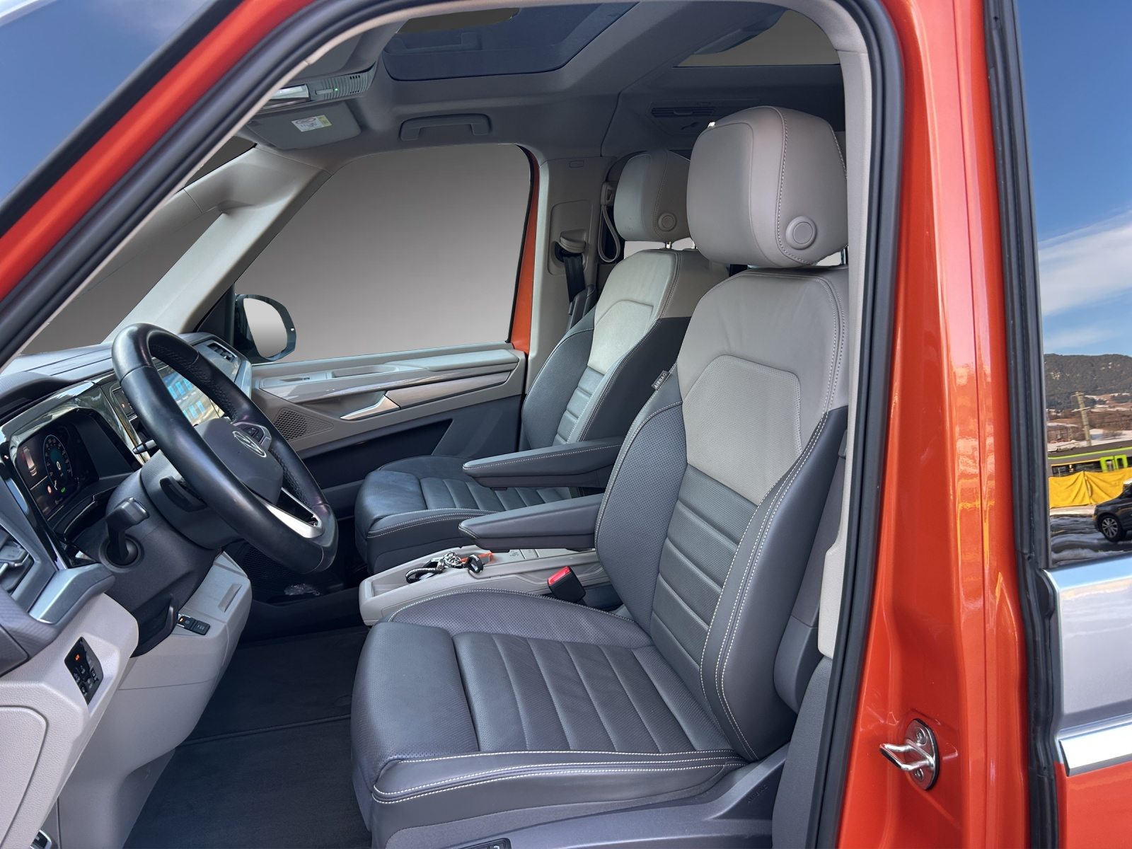 VW New Multivan Style Liberty lang, Full-Hybrid Petrol/Electric, Second hand / Used, Automatic - 6