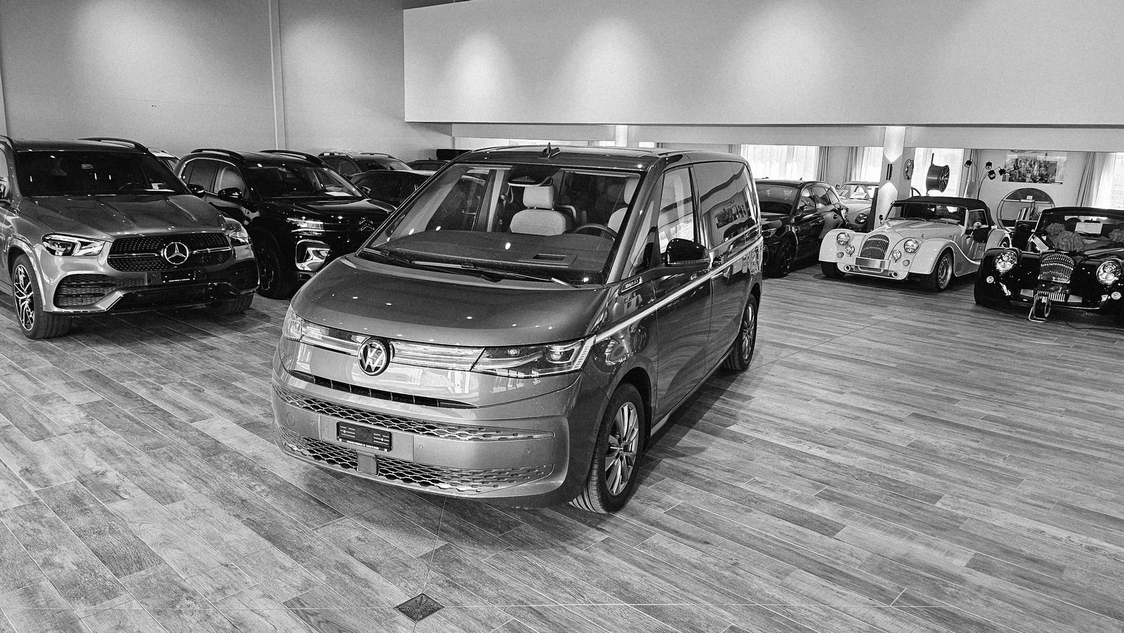 VW Multivan 1.5 eHybrid Style 4Motion DSG, Plug-in-Hybrid Petrol/Electric, Second hand / Used, Automatic - 2