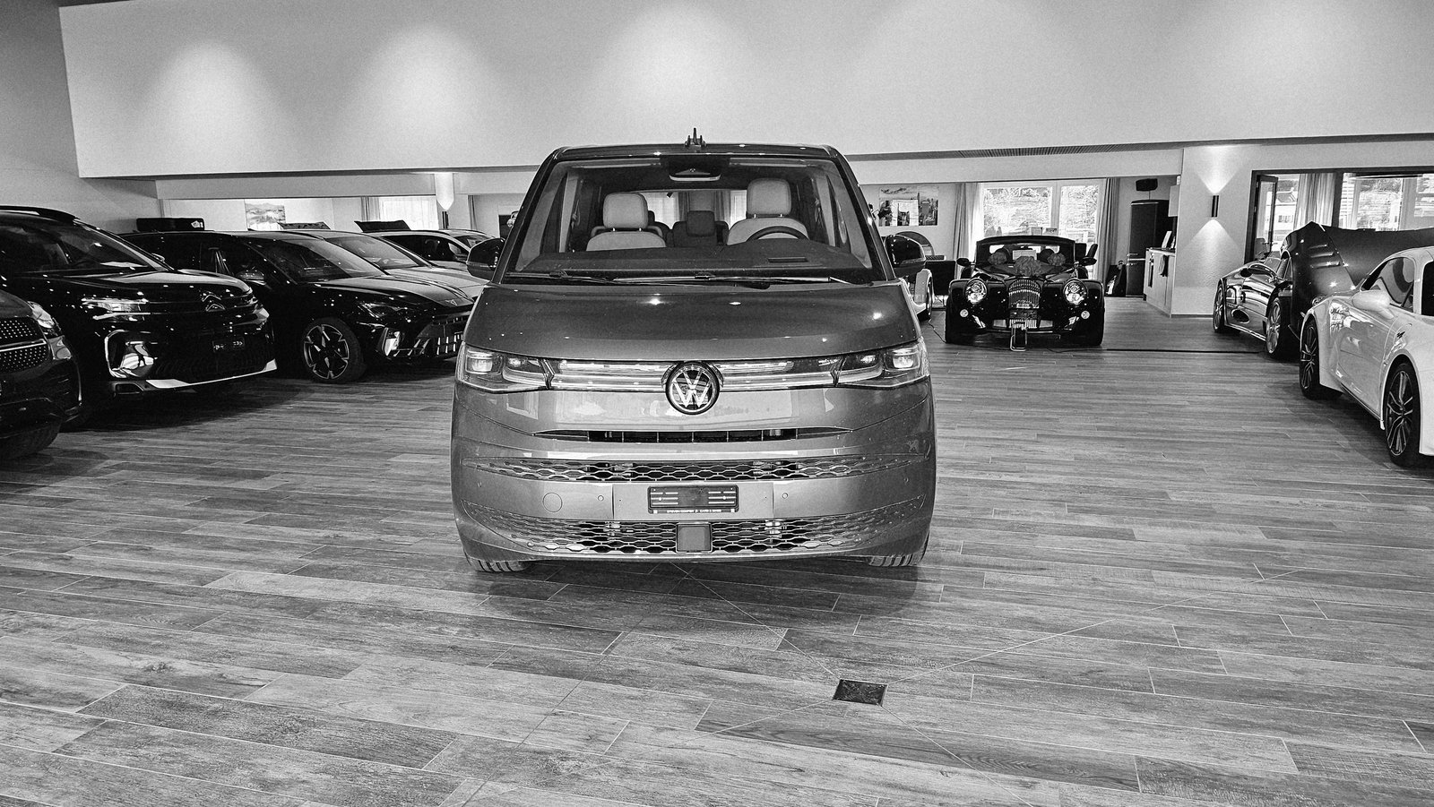 VW Multivan 1.5 eHybrid Style 4Motion DSG, Plug-in-Hybrid Petrol/Electric, Second hand / Used, Automatic - 3