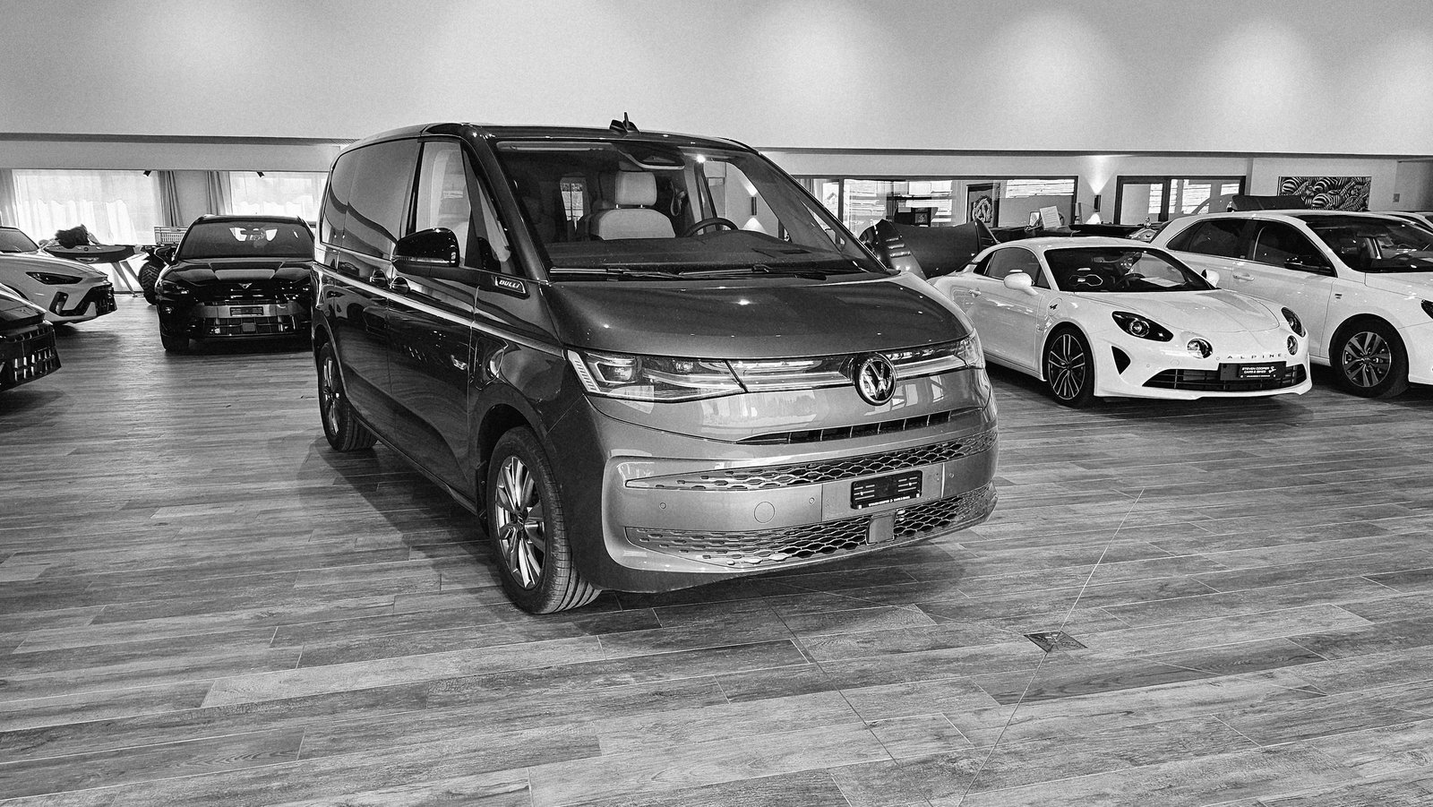 VW Multivan 1.5 eHybrid Style 4Motion DSG, Plug-in-Hybrid Petrol/Electric, Second hand / Used, Automatic - 5