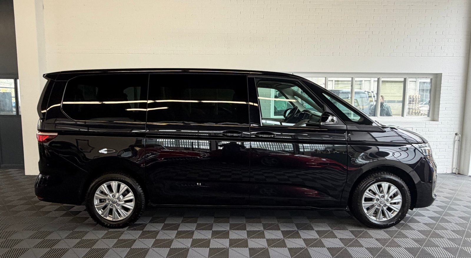 VW Multivan 2.0 TDI DSG Lang 150 PS, Diesel, Second hand / Used, Automatic - 2