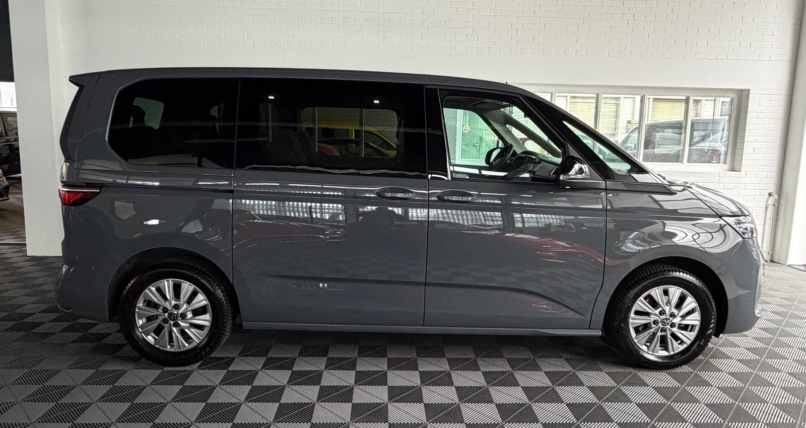 VW Multivan 2.0 TDI 150 PS DSG, Diesel, Occasioni / Usate, Automatico - 2