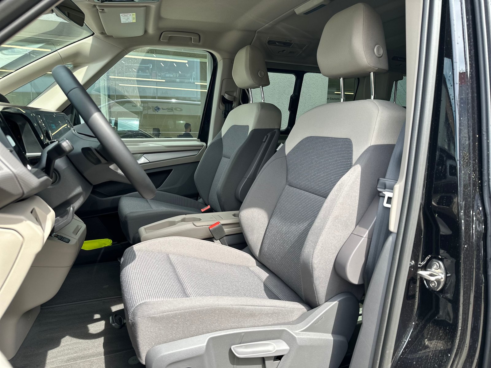 VW Multivan 1.5 eHybrid Style 4Motion DSG, Plug-in-Hybrid Benzin/Elektro, Occasion / Gebraucht, Automatik - 5