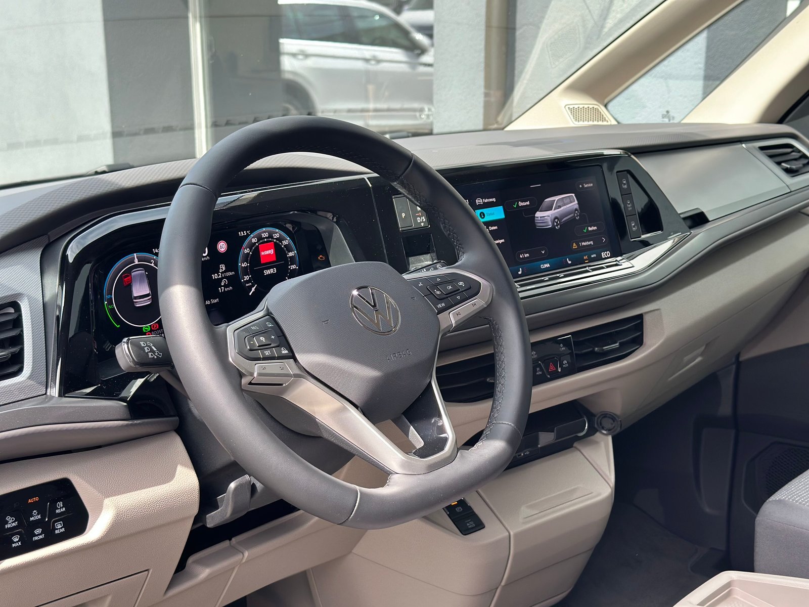 VW Multivan 1.5 eHybrid Style 4Motion DSG, Plug-in-Hybrid Benzin/Elektro, Occasion / Gebraucht, Automatik - 6