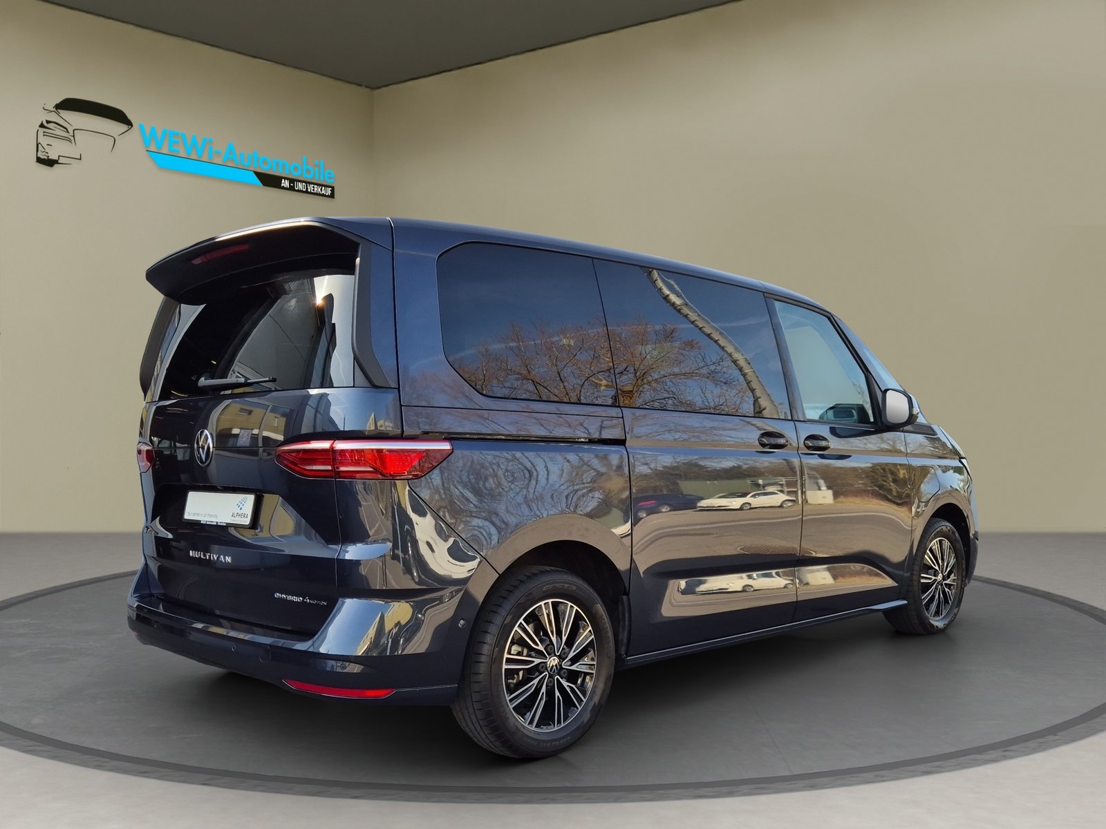 VW Multivan 1.5 eHybrid 4Motion DSG, Plug-in-Hybrid Petrol/Electric, Second hand / Used, Automatic - 3