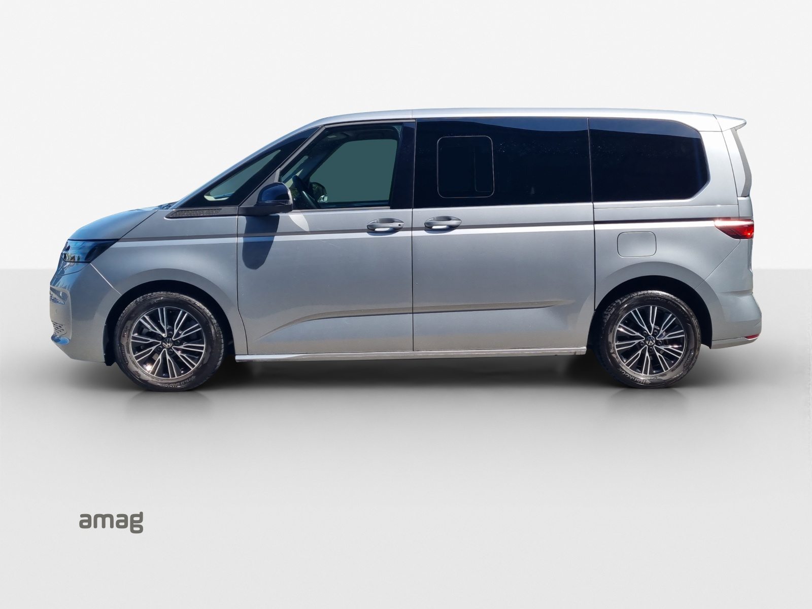 VW New Multivan Liberty kurz, Full-Hybrid Petrol/Electric, Second hand / Used, Automatic - 2