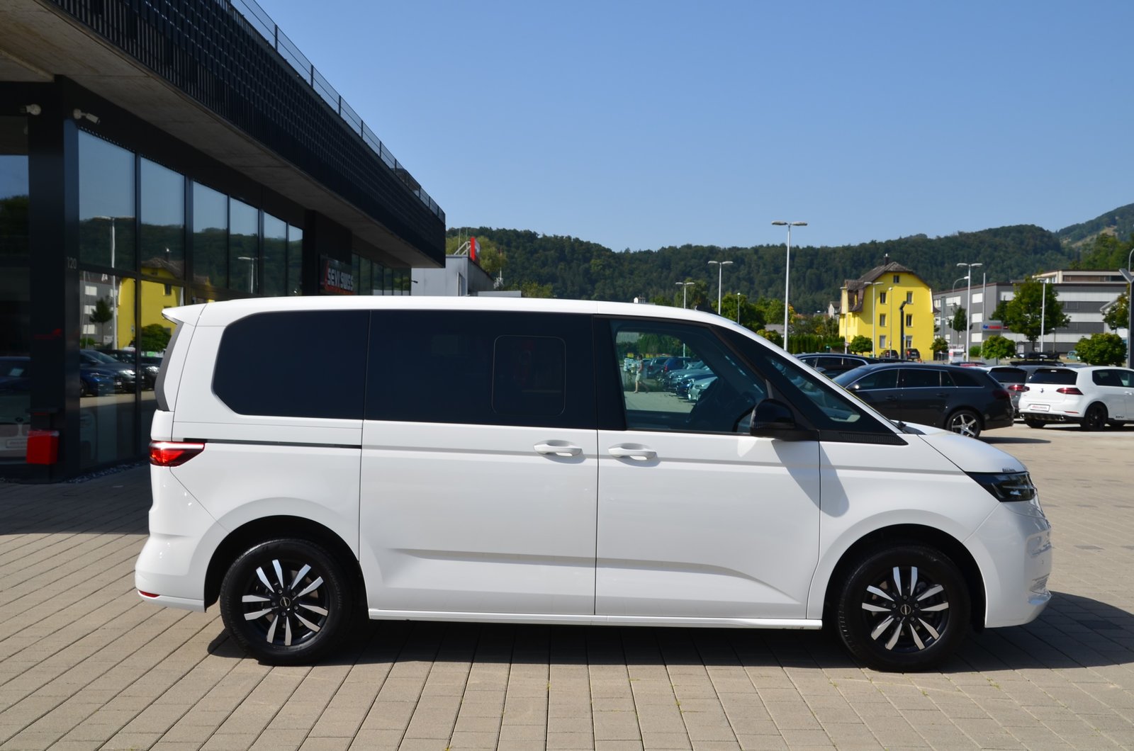 VW Multivan 1.5 TSI Liberty DSG**Frisch ab MFK,1 Jahr oder 2, Benzin, Occasion / Gebraucht, Automatik - 3