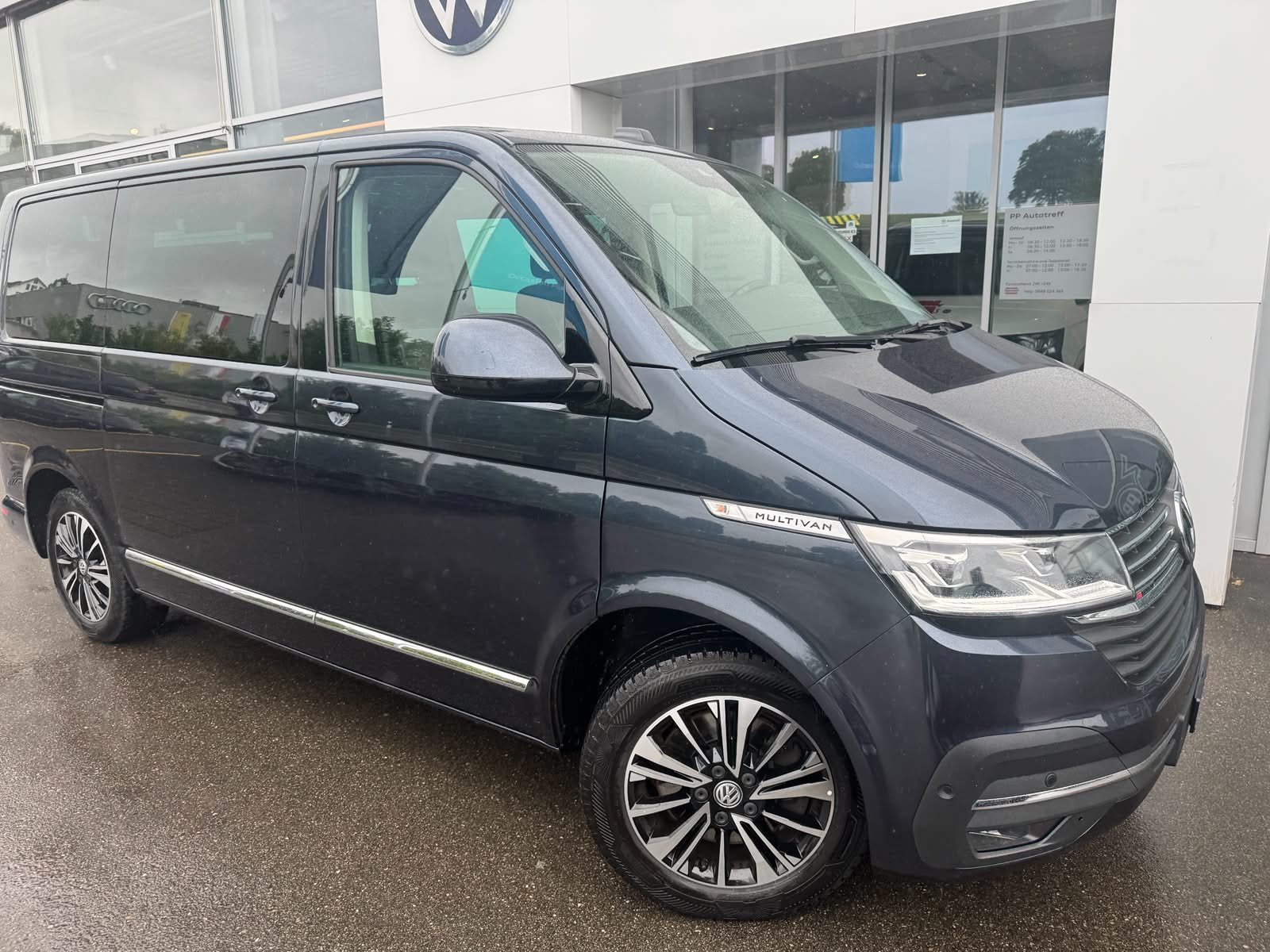 VW Multivan 6.1 Highline, Diesel, Occasion / Utilisé, Automatique - 2