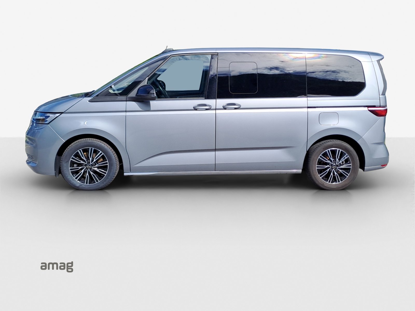 VW New Multivan kurz, Voll-Hybrid Benzin/Elektro, Occasion / Gebraucht, Automatik - 2