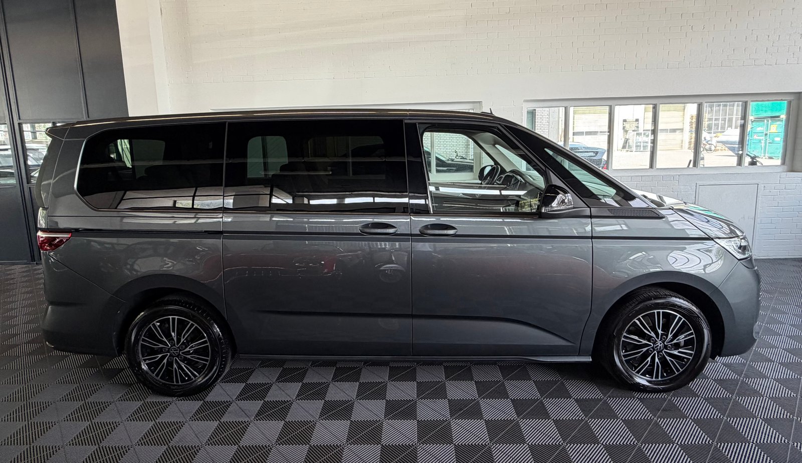 VW Multivan 2.0 TDI DSG Lang * 7 SITZE * STANDHEIZUNG * AHK, Diesel, Occasion / Gebraucht, Automatik - 2