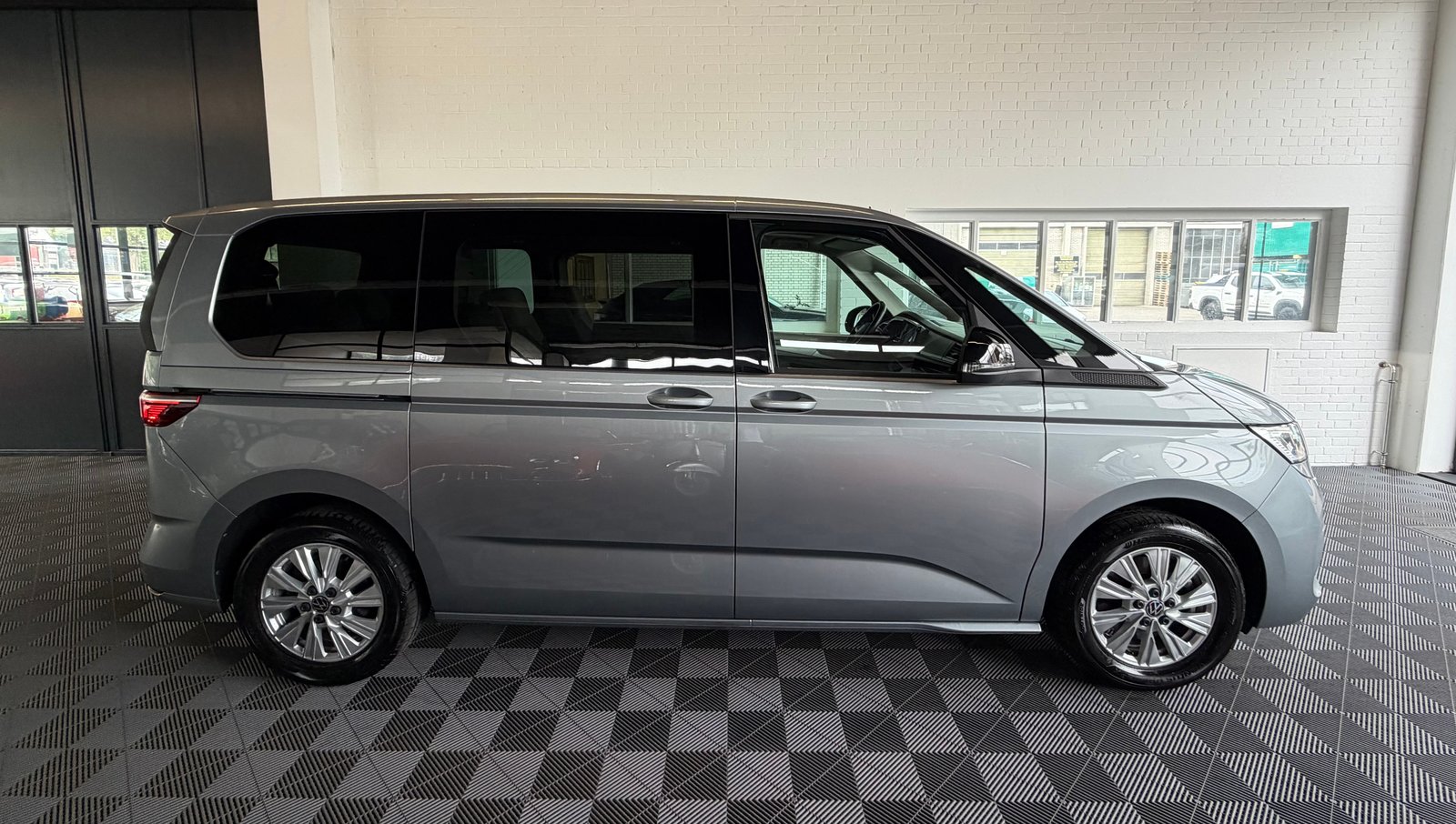 VW Multivan 2.0 TSI 204 PS DSG * STANDHEIZUNG * 7 SITZE *, Benzin, Occasion / Gebraucht, Automatik - 2