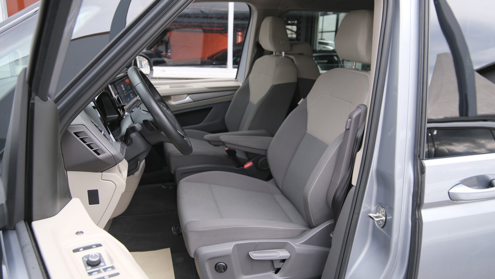 VW Multivan 2.0 TDI Life Edition DSG Lang *vis a vis Sitze *, Diesel, Second hand / Used, Automatic - 4