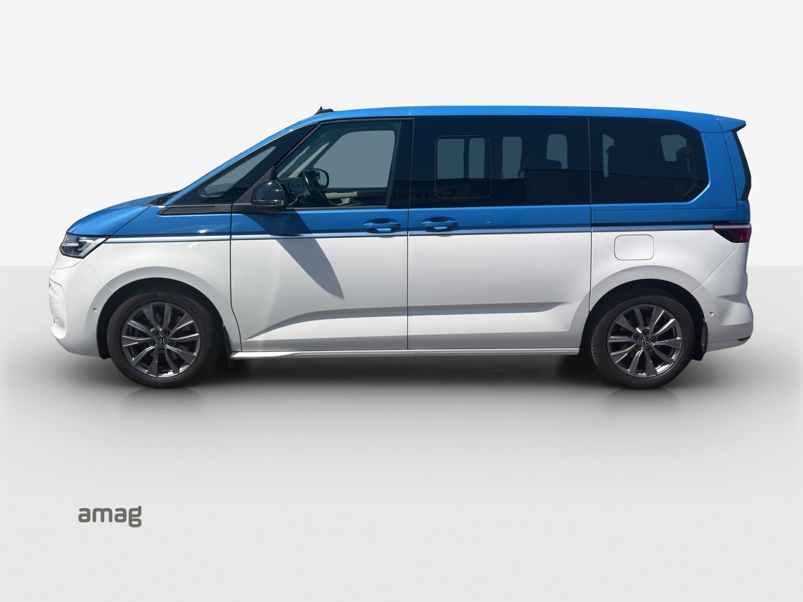 VW New Multivan Style Liberty kurz, Full-Hybrid Petrol/Electric, Second hand / Used, Automatic - 2