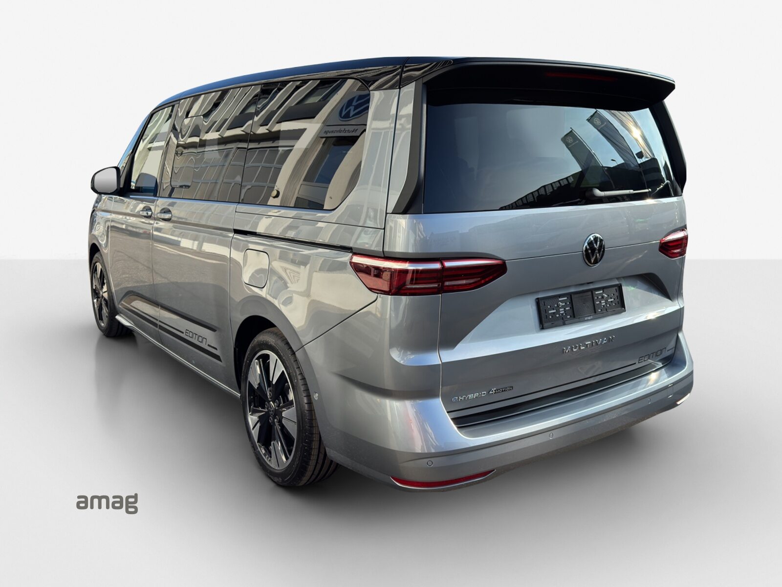 VW Multivan Life Edition lang, Full-Hybrid Petrol/Electric, Second hand / Used, Automatic - 3