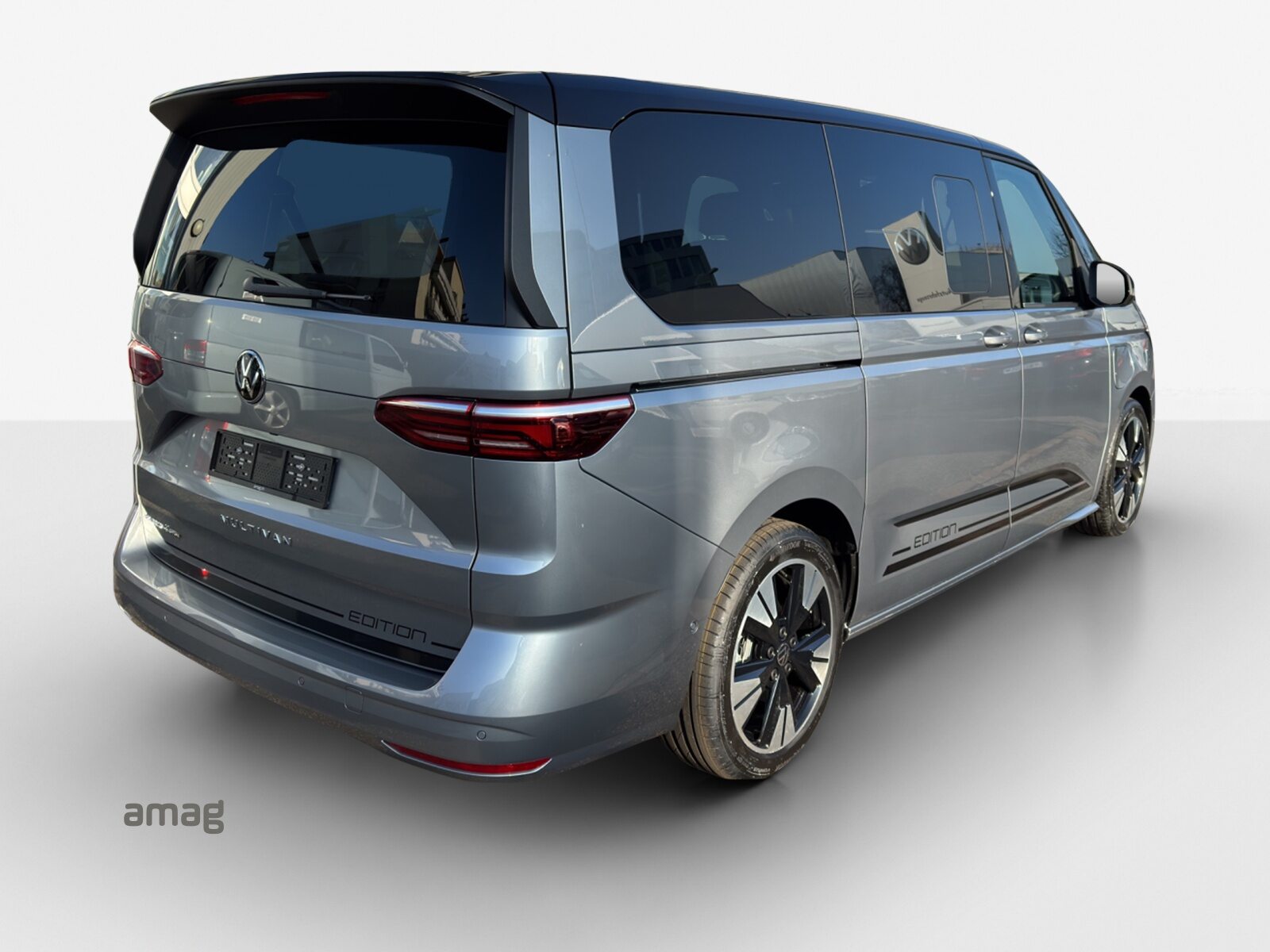VW Multivan Life Edition lang, Full-Hybrid Petrol/Electric, Second hand / Used, Automatic - 5