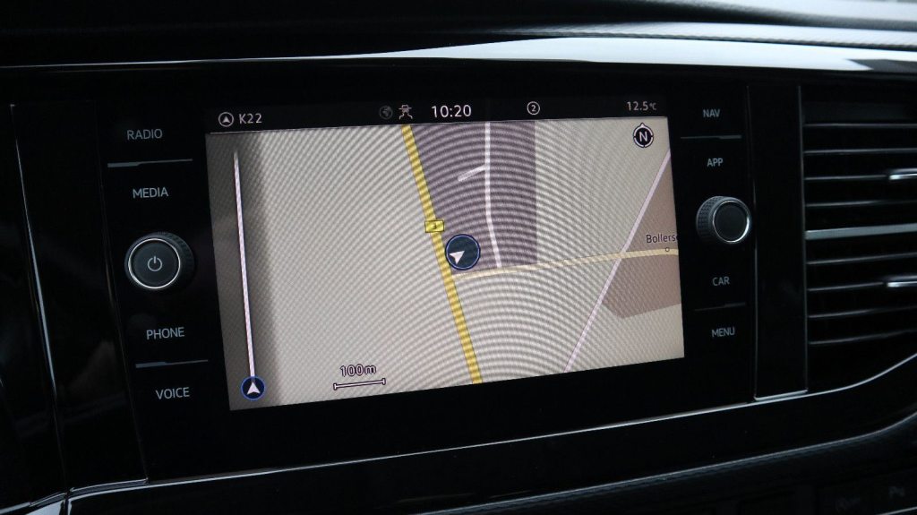VW MULTIVAN T6 DSG-LED-ACC-SHZ-NAVI-DAB+, Diesel, Occasion / Gebraucht, Automatik - 7