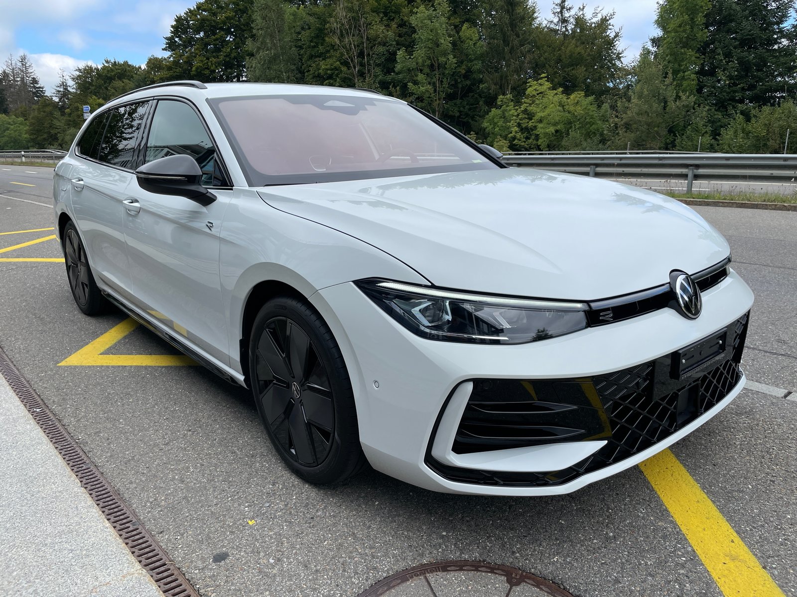 VW Passat SC 1.5 eTSI 150 DSG R-Line inkl. Park Comfort mit, Hybride Leggero Benzina/Elettrica, Auto nuove, Automatico - 3