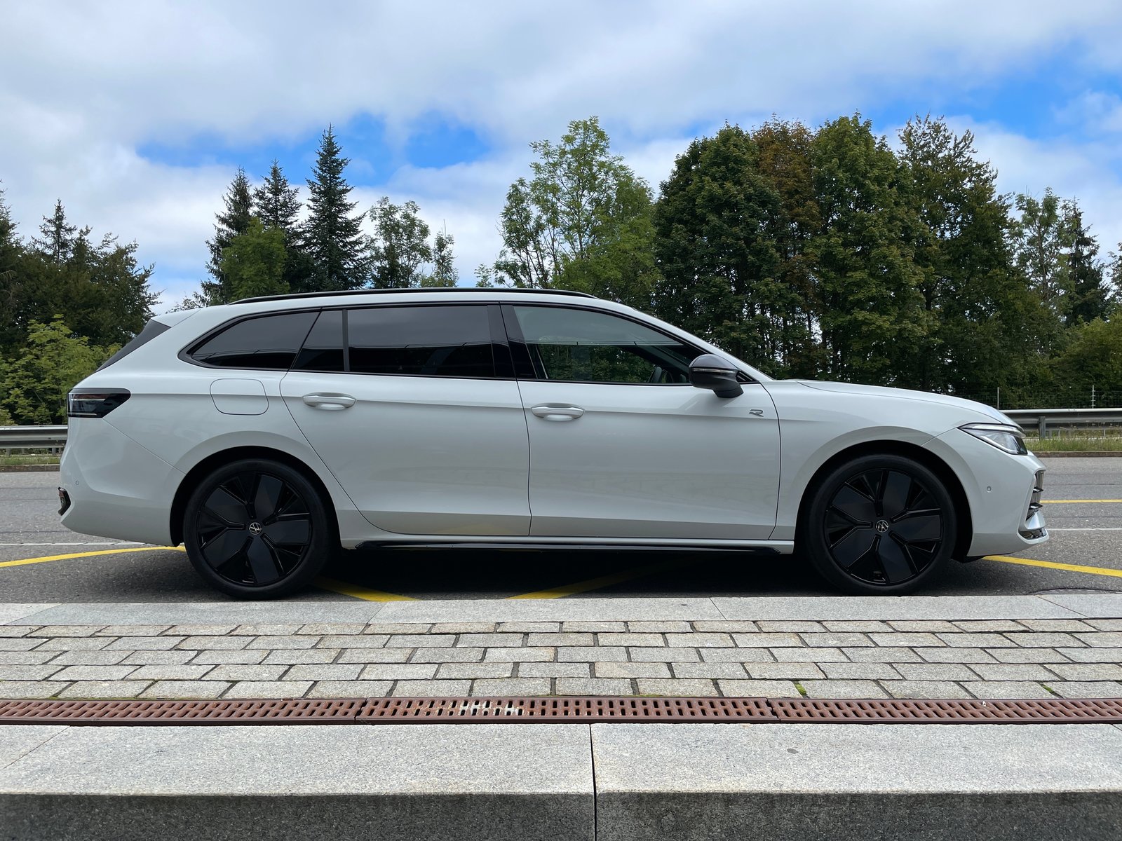 VW Passat SC 1.5 eTSI 150 DSG R-Line inkl. Park Comfort mit, Hybride Leggero Benzina/Elettrica, Auto nuove, Automatico - 4