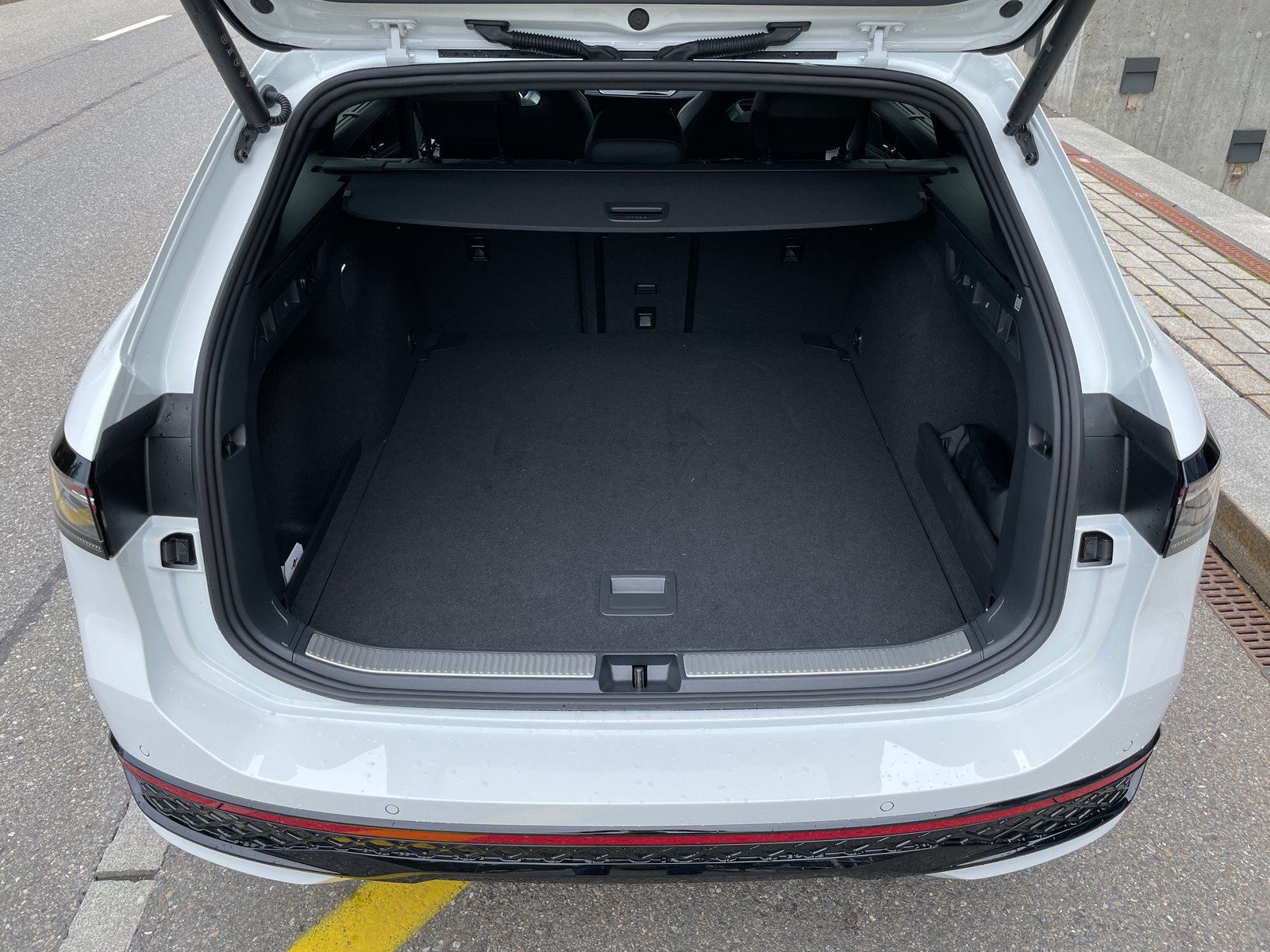 VW Passat SC 1.5 eTSI 150 DSG R-Line inkl. Park Comfort mit, Hybride Leggero Benzina/Elettrica, Auto nuove, Automatico - 7