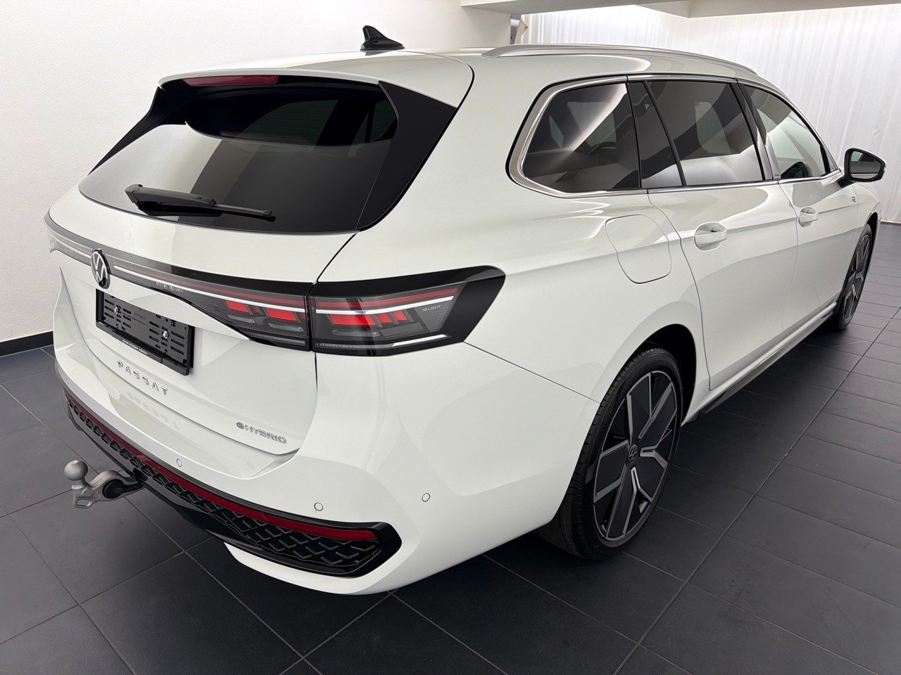VW Passat 1.5TSI PHEV R-Line, Hybride Rechargeable Essence/Électricité, Voiture nouvelle, Automatique - 3