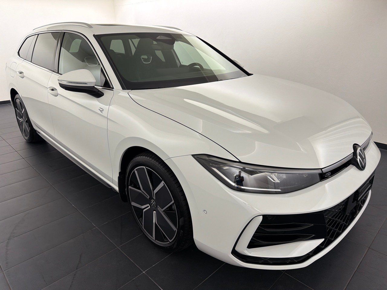 VW Passat 1.5TSI PHEV R-Line, Hybride Rechargeable Essence/Électricité, Voiture nouvelle, Automatique - 4