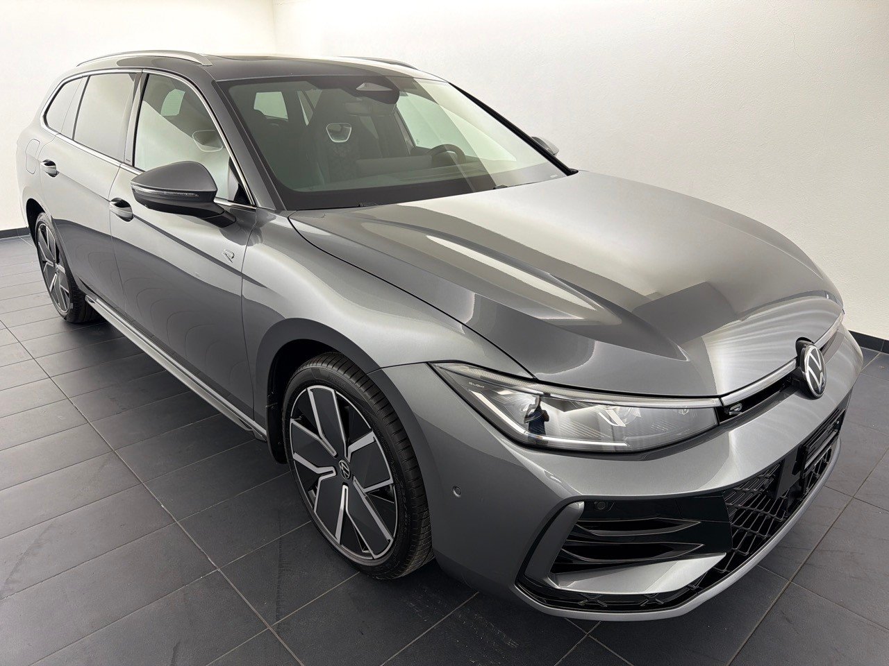 VW Passat 1.5TSI PHEV R-Line, Hybride Rechargeable Essence/Électricité, Voiture nouvelle, Automatique - 4