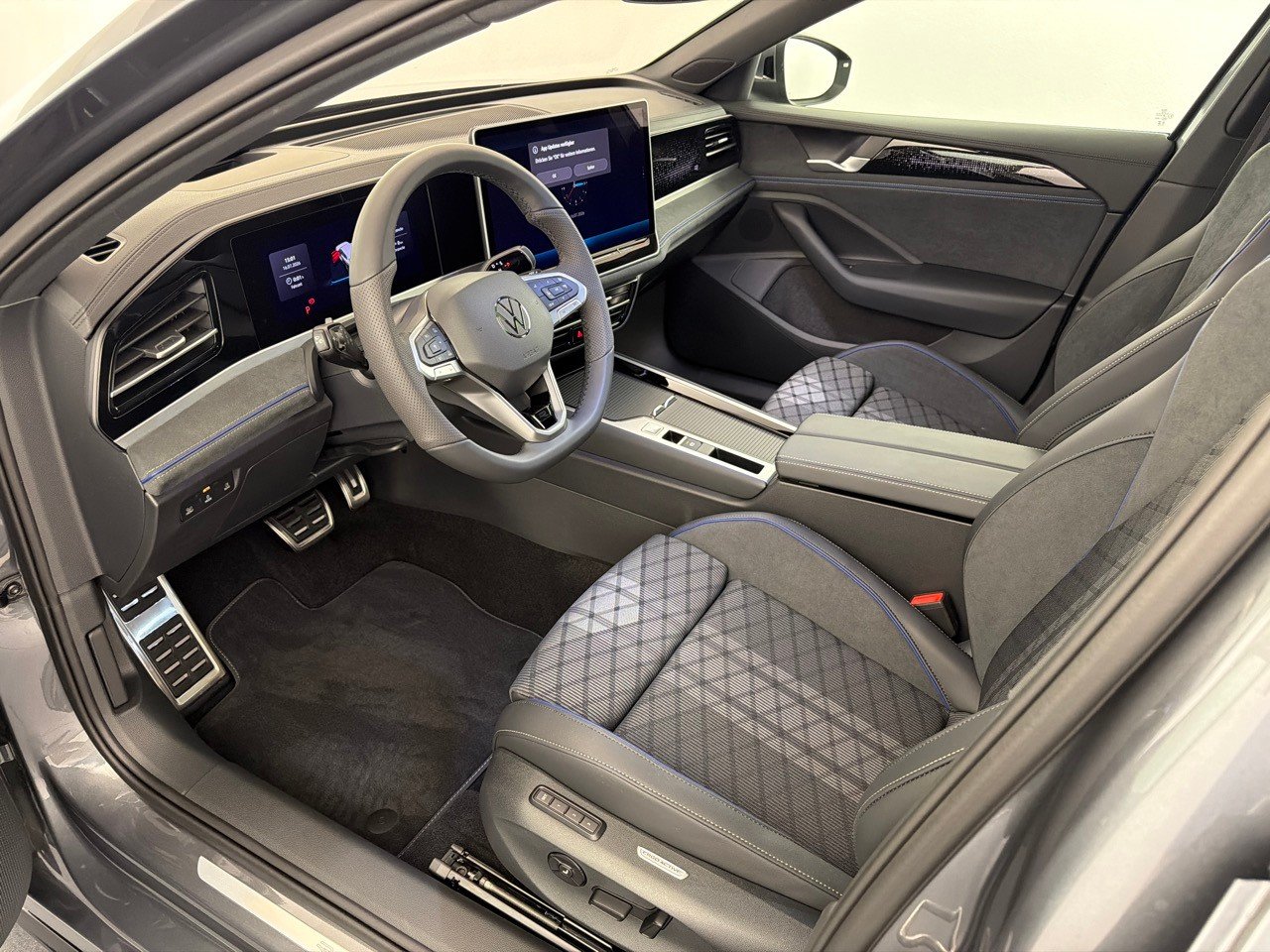 VW Passat 1.5TSI PHEV R-Line, Hybride Rechargeable Essence/Électricité, Voiture nouvelle, Automatique - 5