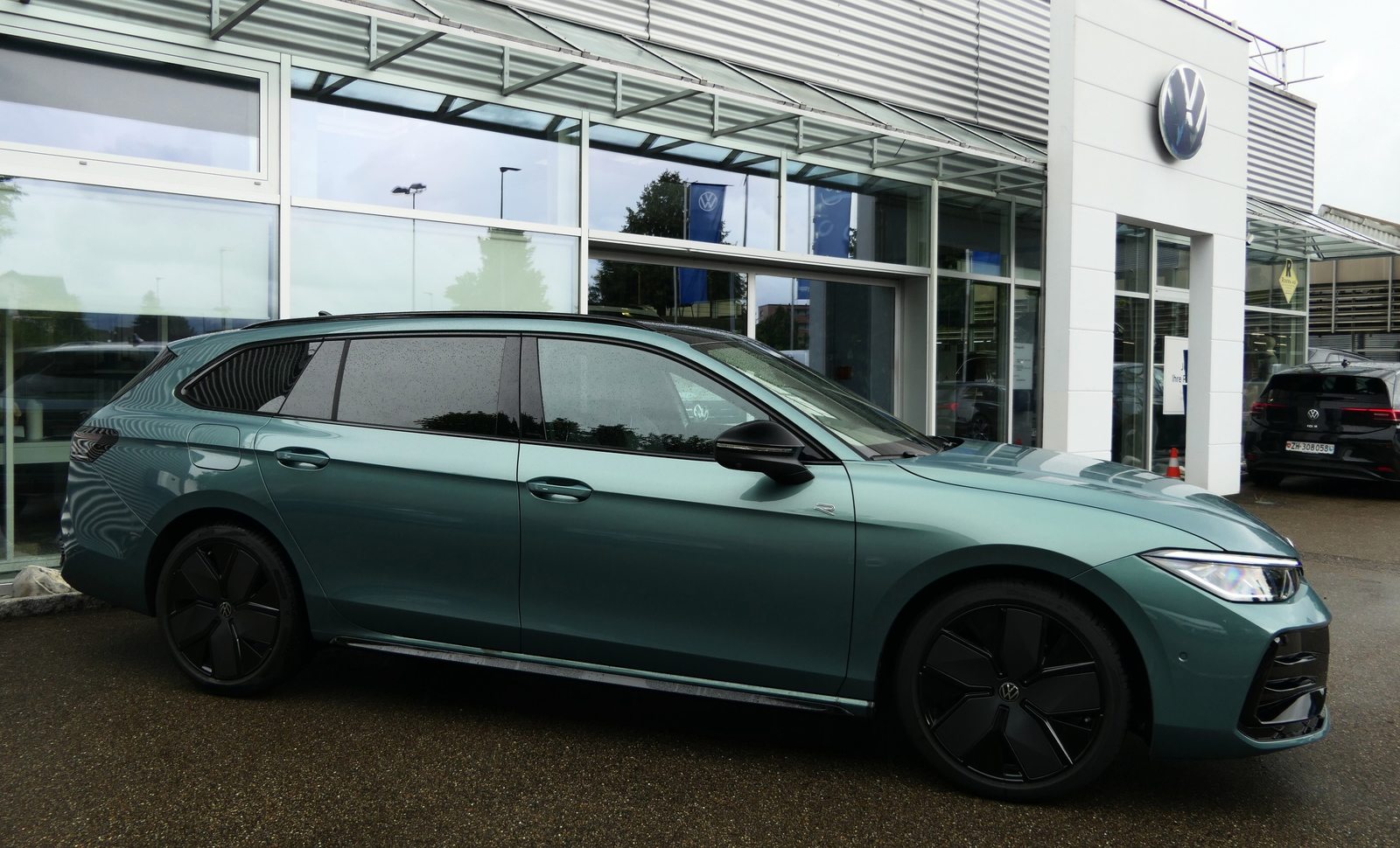 VW Passat Var 2.0 R-Line 4M, Petrol, Second hand / Used, Automatic - 4