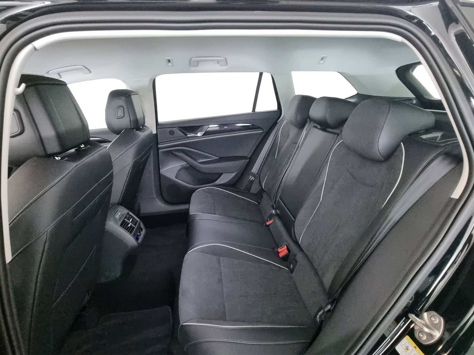 VW Passat Variant 1.5 TSI evo2 Plug-In- Hybrid Busine, Plug-in-Hybrid Petrol/Electric, Automatic - 7