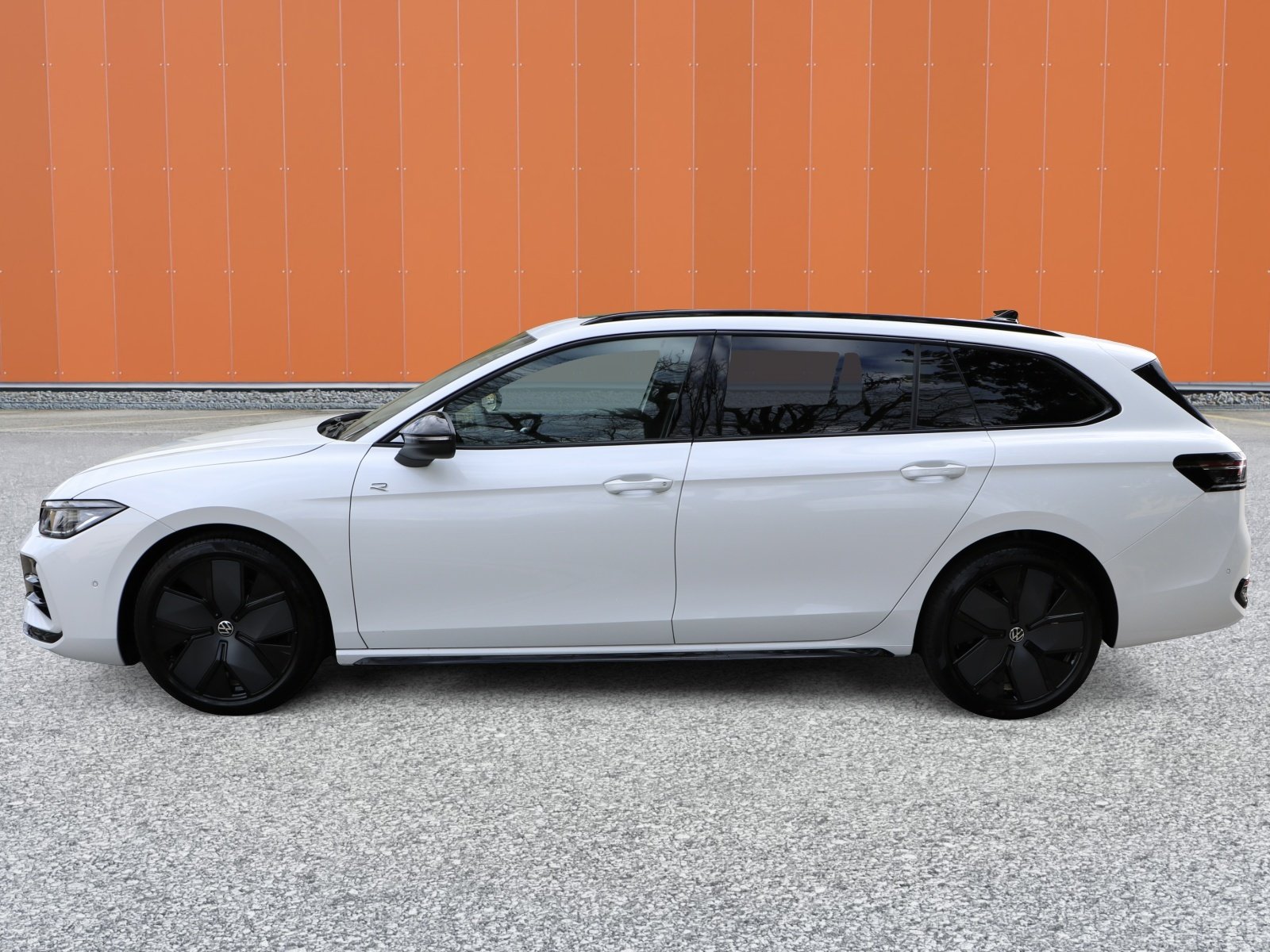 VW Passat Variant 2.0 TSI evo4 R-Line 4 Motion DSG, Mild-Hybrid Petrol/Electric, New car, Automatic - 3