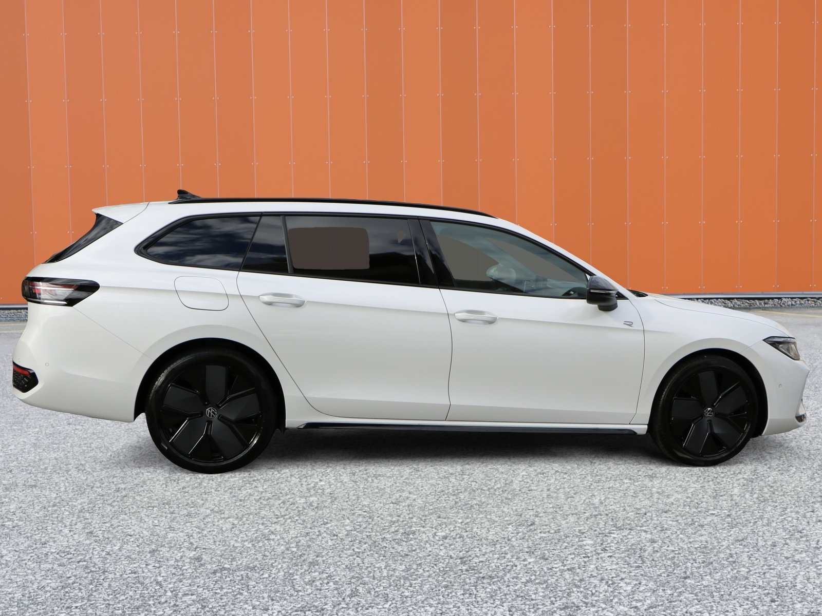 VW Passat Variant 2.0 TSI evo4 R-Line 4 Motion DSG, Mild-Hybrid Petrol/Electric, New car, Automatic - 4