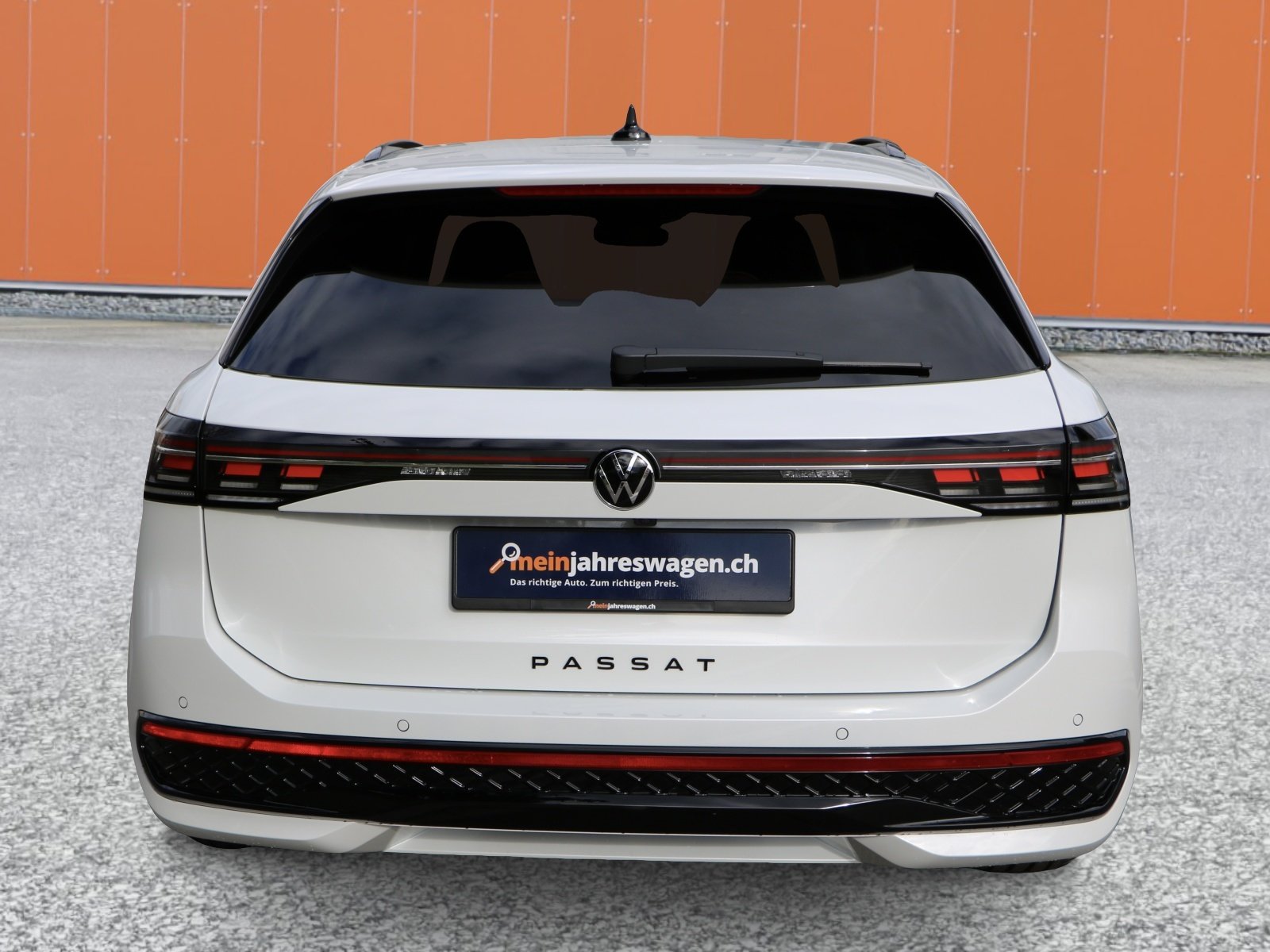 VW Passat Variant 2.0 TSI evo4 R-Line 4 Motion DSG, Mild-Hybrid Petrol/Electric, New car, Automatic - 5