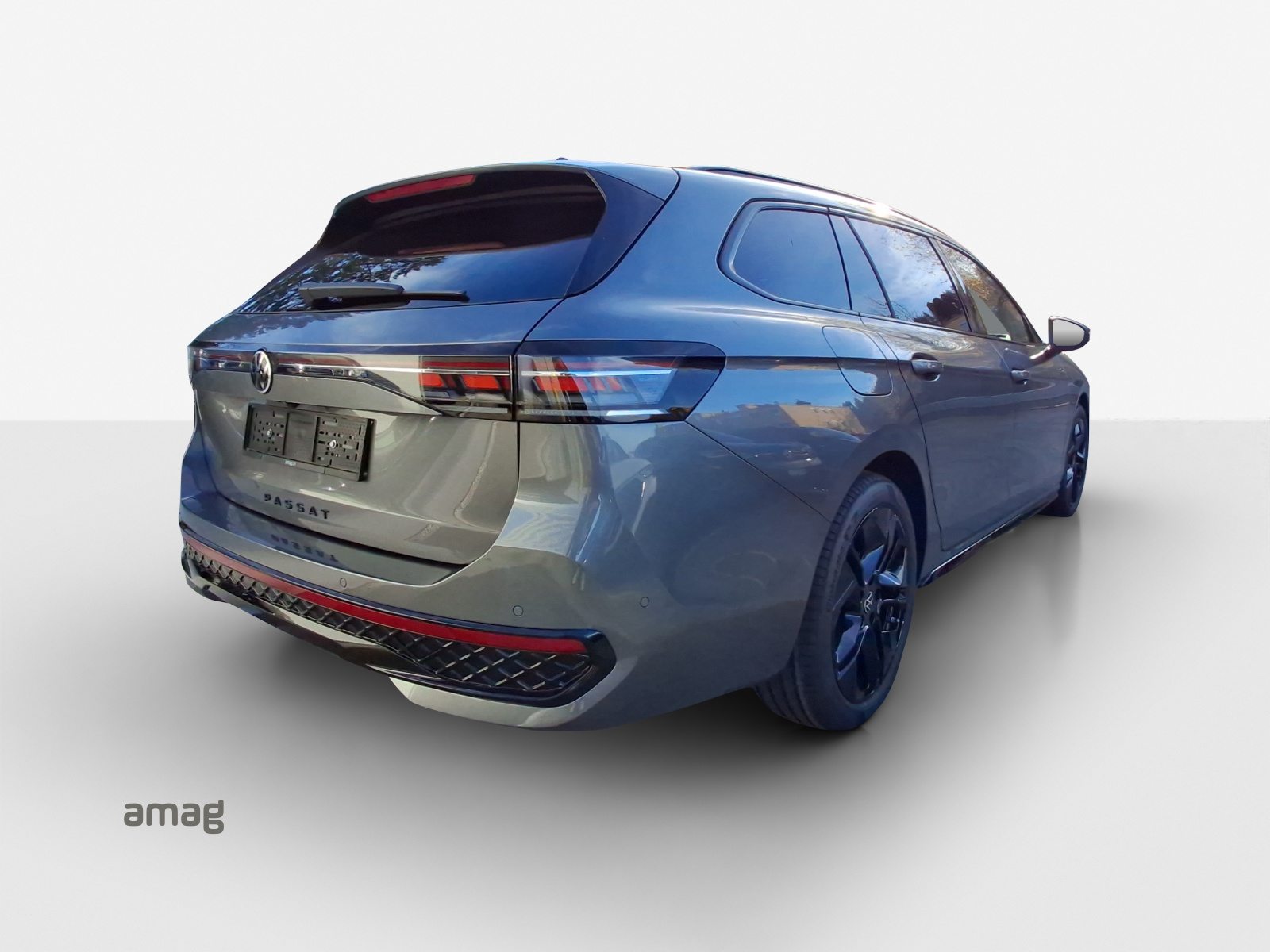 VW Passat Variant R-Line, Diesel, New car, Automatic - 5