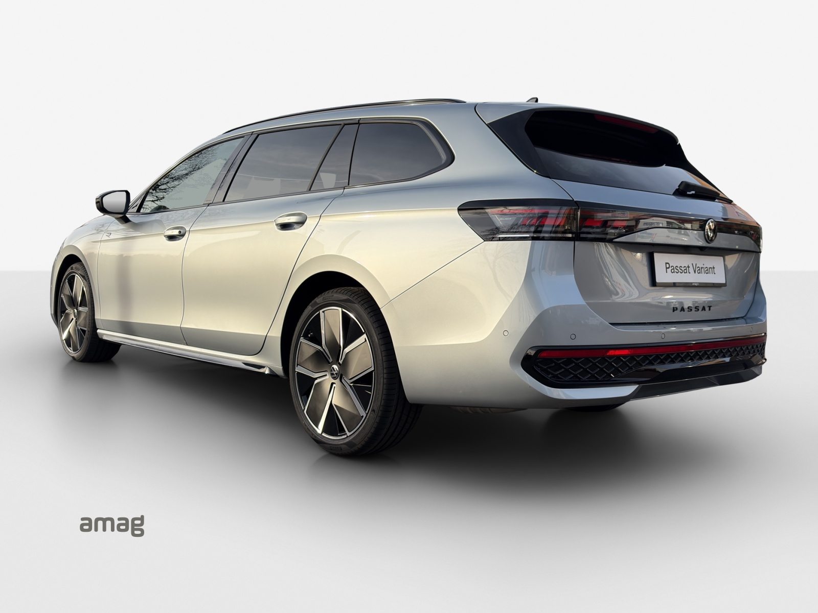 VW Passat Variant R-Line, Benzin, Neuwagen, Automatik - 3