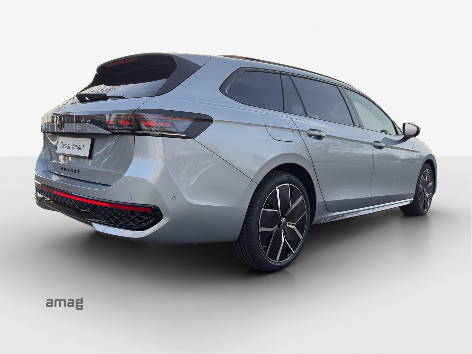 VW Passat Variant R-Line, Benzin, Neuwagen, Automatik - 5