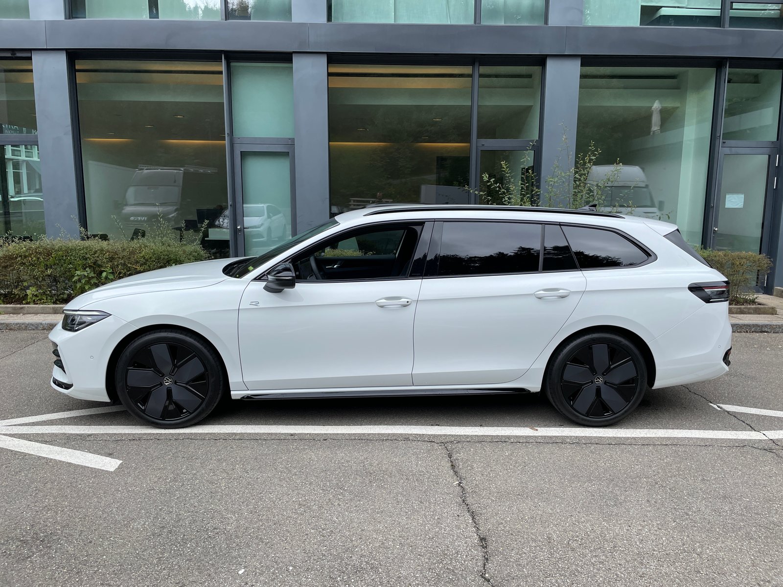 VW Passat Variant 1.5 eTSI evo R-Line DSG, Hybride Léger Essence/Électricité, Voiture nouvelle, Automatique - 2