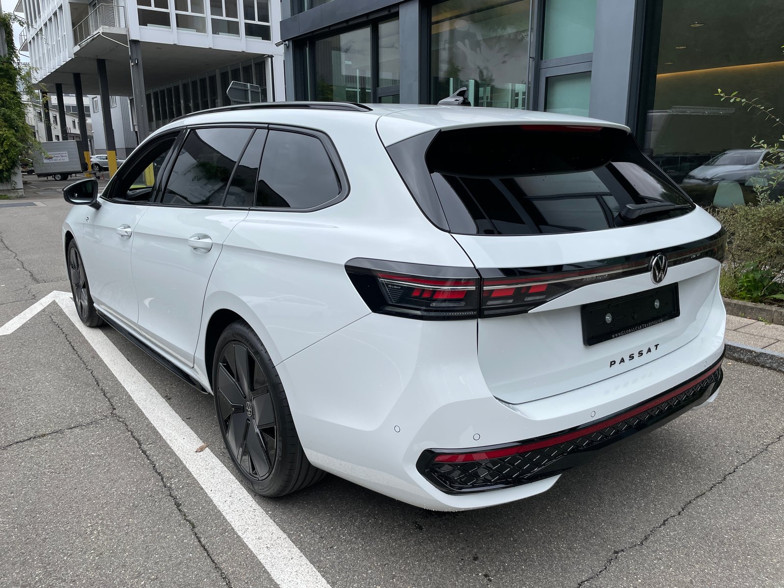 VW Passat Variant 1.5 eTSI evo R-Line DSG, Hybride Léger Essence/Électricité, Voiture nouvelle, Automatique - 3