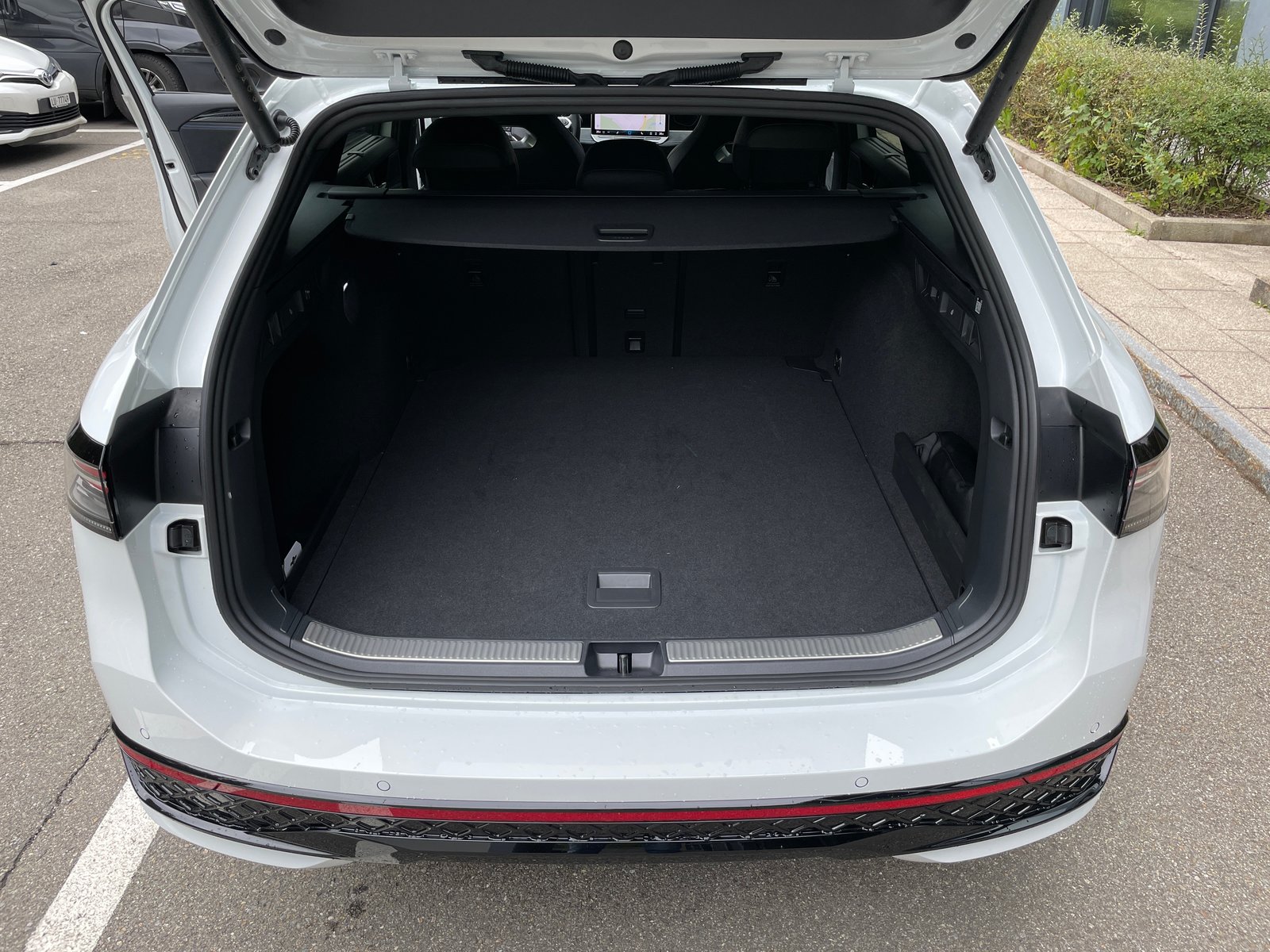 VW Passat Variant 1.5 eTSI evo R-Line DSG, Hybride Léger Essence/Électricité, Voiture nouvelle, Automatique - 4