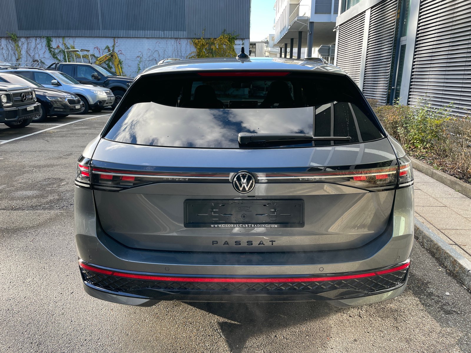 VW Passat Variant 1.5eTSI R-Line DSG, Petrol, New car, Automatic - 4