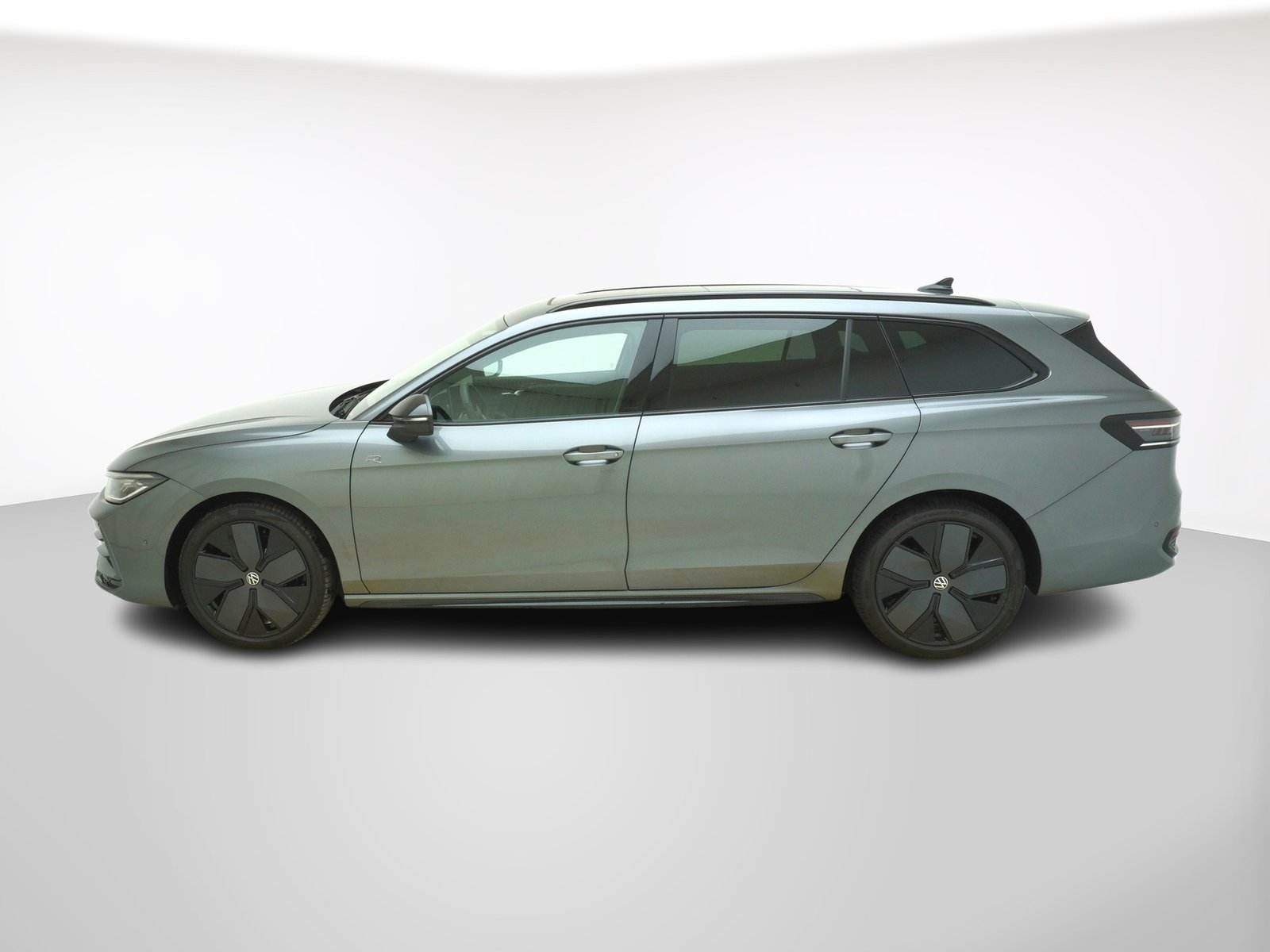 VW Passat Variant 2.0 TSI R-Line 4Motion DSG, Petrol, New car, Automatic - 2
