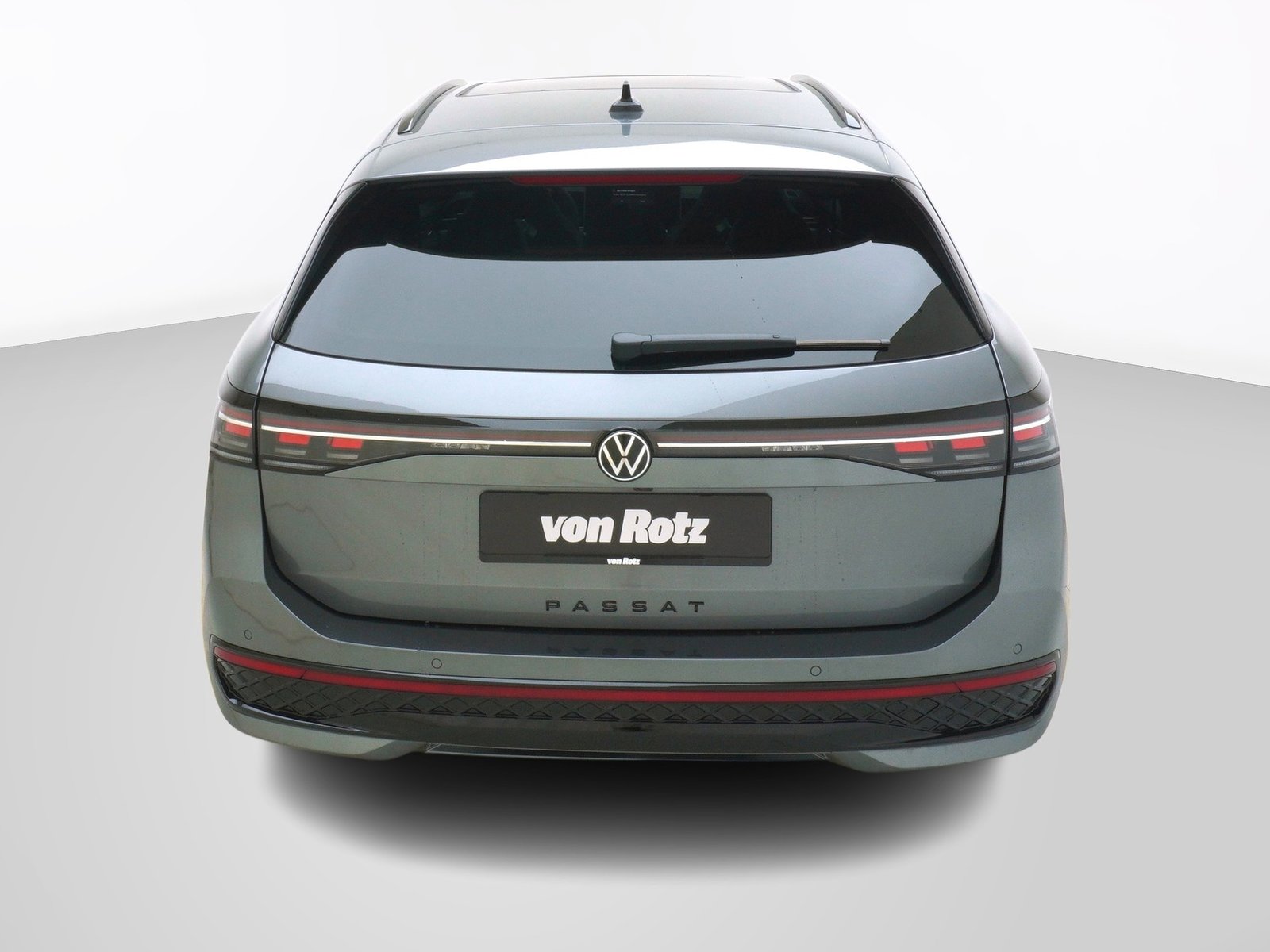 VW Passat Variant 2.0 TSI R-Line 4Motion DSG, Petrol, New car, Automatic - 3